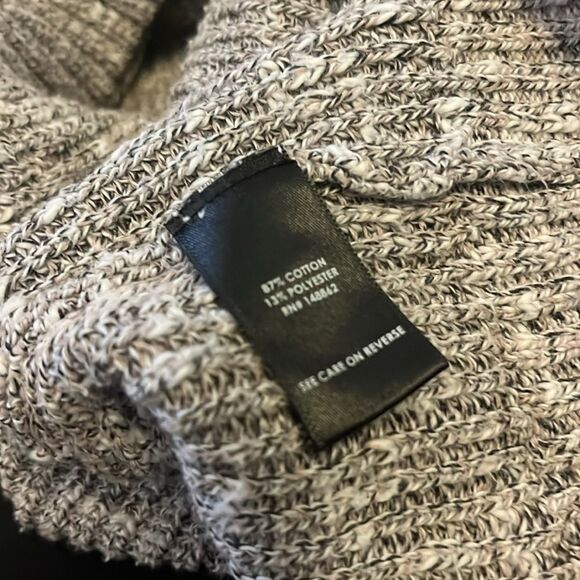 Plus SZ Women's Torrid 00 Grey Sweater Cut out design w/minor defects - Picture 11 of 11